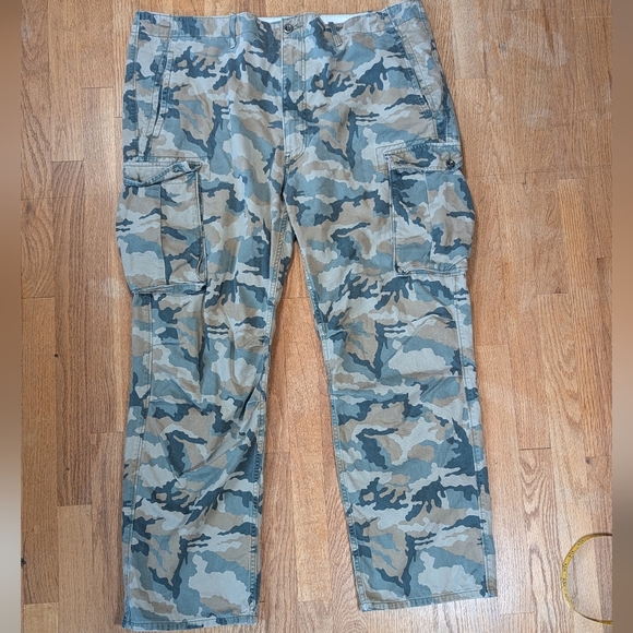 Levi’s Camo Cargo Pants W42 L32 | Foraging Dadcore Energy 🌿 Tactical But Chill - Picture 2 of 11